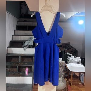 FORMAL ROYAL BLUE CUT OUT DRESS SITS AT JUST ABOVE THE THIGH. MEDIUM (8)